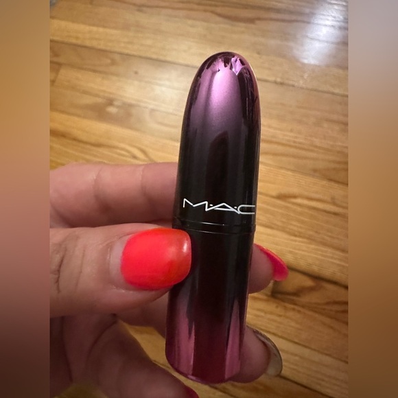 MAC lipstick La Femme 410 - Picture 2 of 6